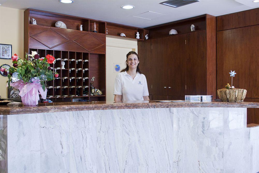 Hotel Holidays 4*
